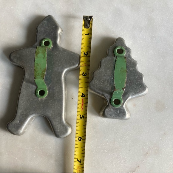 Vintage Holiday Cookiw Cutters - Picture 3 of 3